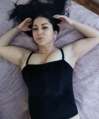 💋 Живу в Москве, и моя любовь к этому городу страстно отражается в моем обслуживании. 🌇 Мои услуги включают эротический массаж, горячие игры, ролевые сценарии и многое другое. 🌺 Ты можешь насладиться неповторимым экстазом, даримым мной, и получить то, чего ты всегда желал. ✨ У меня также есть отличные отзывы от моих довольных клиентов, которые ценят мою индивидуальность и профессионализм. 💕 Приходи и перенеси себя в мир наслаждения рядом со мной! 💫 Фото мои реальные, и они прикреплены здесь. 📸 У меня так много, чтобы предложить, так что не медли и дай мне знать, как я могу доставить тебе незабываемые моменты удовольствия! 🌟 194, 33 года